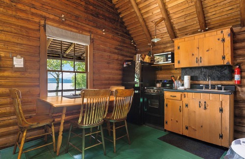 Rangeley Cabina | LuckyStyrk - Classic Barker Loop Camp on Mooselookmeguntic