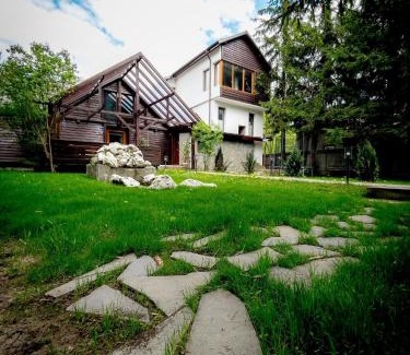 Poiana Tapului Chalet De Esquí | Lucomi Chalet - For groups - 5 bedrooms