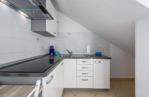 Lovrecica Apartamento | LUCREZIA house with apartments / SOFIA APARTMENT