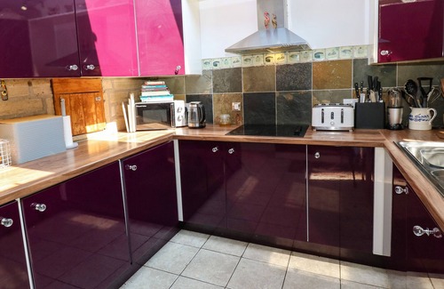 Ogden Cabaña | LUDD BROOK COTTAGE, pet friendly, with open fire in Luddenden