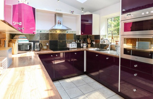 Ogden Cabaña | LUDD BROOK COTTAGE, pet friendly, with open fire in Luddenden