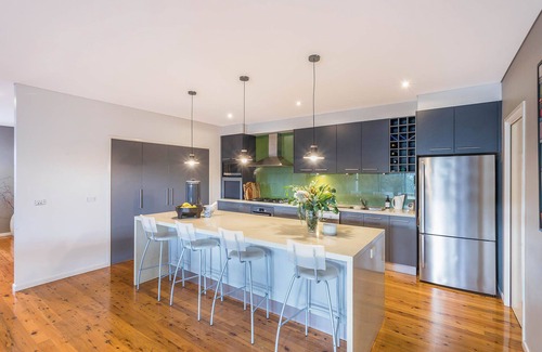 Merimbula Casa | Luderick Treehouse - Spacious 4 bedroom pet friendly home