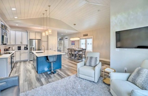 Ludington Casa | Ludington Beach Casita - 4 blocks from Ludington Beach and close to Marinas.