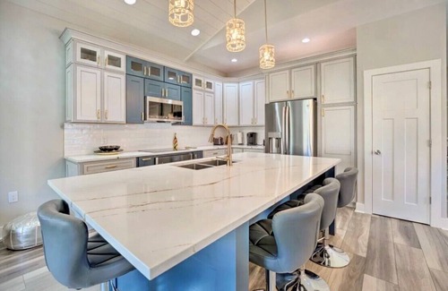 Ludington Casa | Ludington Beach Casita - 4 blocks from Ludington Beach and close to Marinas.