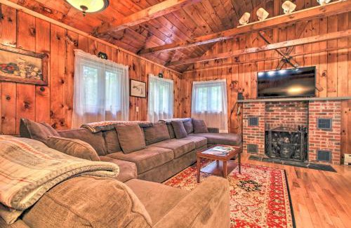 Ludlow Casa | Ludlow Home with Hot Tub, Near Okemo Resort!