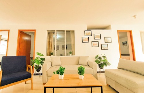 Suramericana Casa | Casa moderna en una ubicación excelente y segura