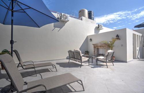 Colonia San Antonio Apartamento | Lugar Pacifico - Spacious, Modern & Bright Apt