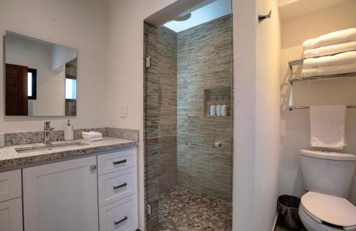 Colonia San Antonio Apartamento | Lugar Pacifico - Spacious, Modern & Bright Apt