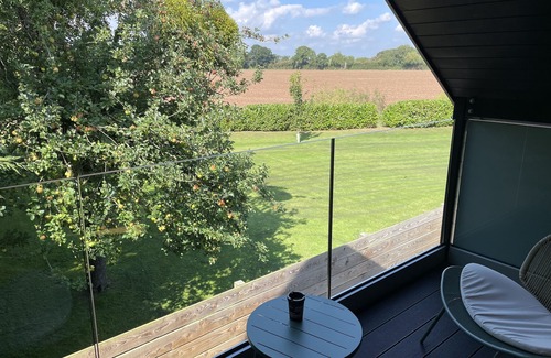 Hereford Cabaña | LUGG VIEW, character holiday cottage, with hot tub in Hereford