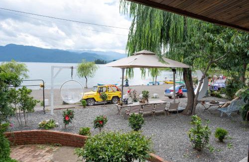 Lugu Lake - Yanyuan Cama Y Desayuno | Lugu Lake Motorcycle Travel Home