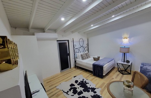 El Combate Casa | Luichy's Seaside Hotel