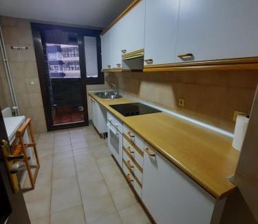 Vigo Apartamento | Lujo y Paz en apartamento céntrico con piscina