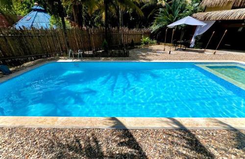 Melgar Casa | Lujosa Mansión Tipo Bali