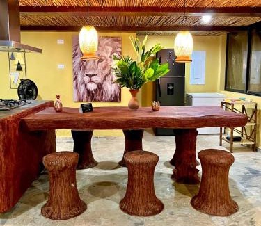 Melgar Casa | Lujosa Mansión Tipo Bali