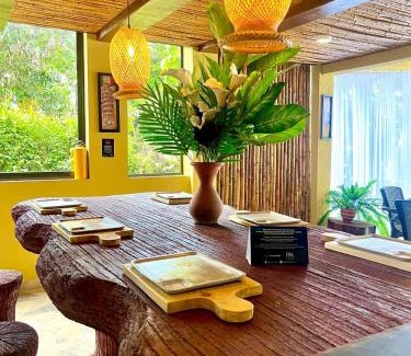 Melgar Casa | Lujosa Mansión Tipo Bali