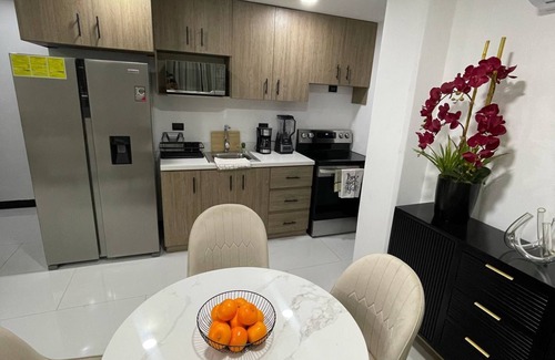 Tegucigalpa Apartamento | Lujoso Apartamento para 7 Persona, Terraza, BBQ, AC, Wi-Fi, Parqueo, Lavandería…