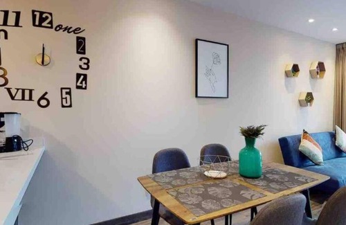 Chico Norte III Apartamento | LUJOSO APTO EN LA 93 CON BALCÓN