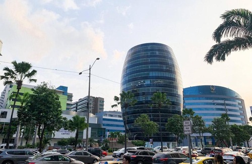 Simón Bolívar Apartamento | Lujoso depa con vista a todo Guayaquil!