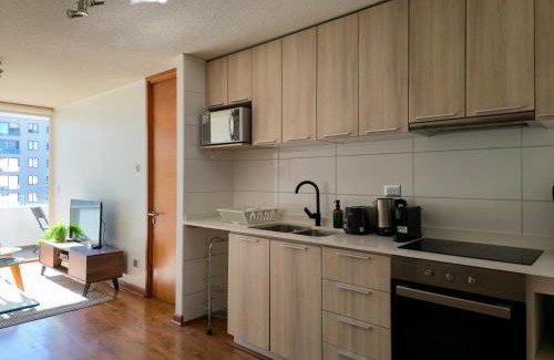 Apoquindo Apartamento | Lujoso Depto Las Condes - vista panorámica, a una cuadra del metro & estacionamiento gratis