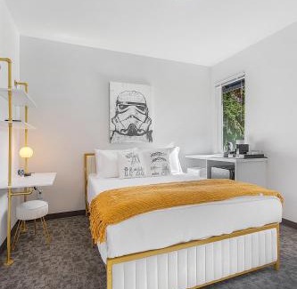 North Queen Anne Casa | Luke's Jedi Meditation Chamber