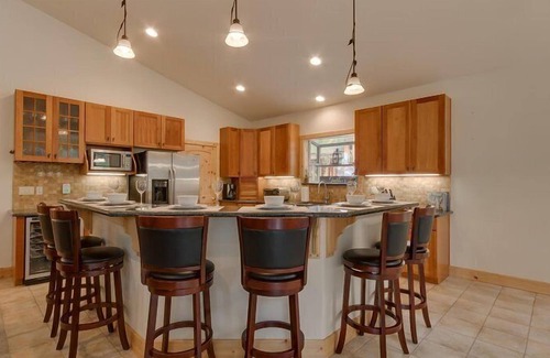 Tahoe Island Casa | Lukins Lodge junto al lago | Bañera de hidromasaje
