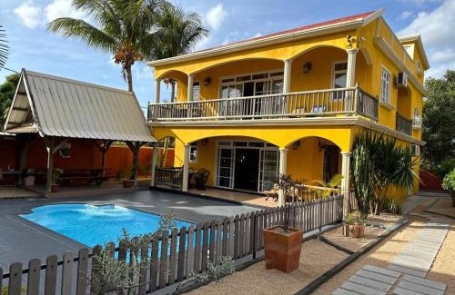 La Gaulette Apartamento | Lukshvilla private villa Le morne wind n kite surfers accomodation & car rental mauritius