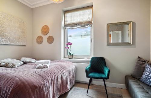 Hellerup Apartamento | Luksuriøst 3BR Strandhus m.plads til 6 personer