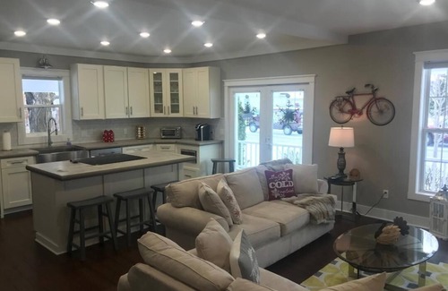 Harbor Springs Casa | ¡La cabaña de Lulu te espera! ¡Los colores de otoño y el país de las maravillas de invierno reserva AHORA!