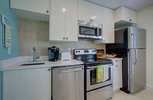 Siesta Key Village Casa | Lulu's Key House Green 1/1 Upstairs