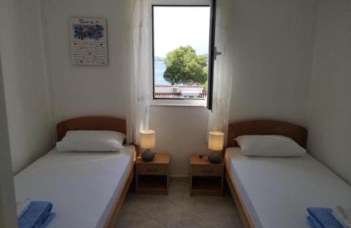 Lumbarda Apartamento | Lumbarda Resort Apartments - Superior Apartment with Mountain View E2