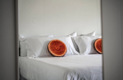 Balsam Lake Hotel | Lumberjill Lodge #12 | King Room
