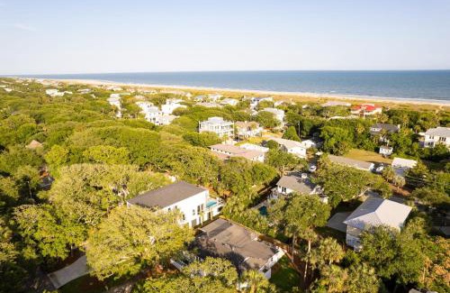 Isle of Palms Casa | Lumie by AvantStay 5BR Ranch w Firepit Patio