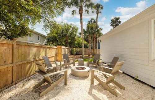 Isle of Palms Casa | Lumie by AvantStay 5BR Ranch w Firepit Patio