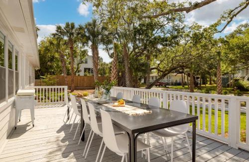 Isle of Palms Casa | Lumie by AvantStay 5BR Ranch w Firepit Patio