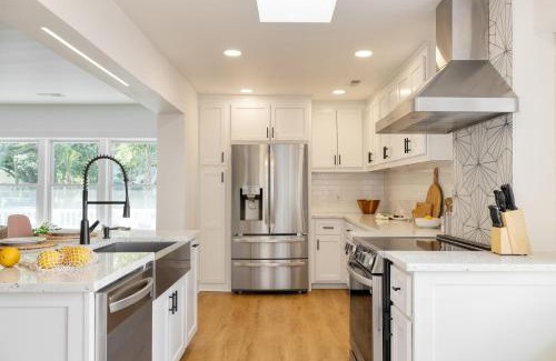 Isle of Palms Casa | Lumie by AvantStay 5BR Ranch w Firepit Patio