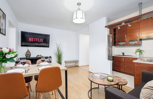 Centrum Apartamento | Lumina opposite the Palace of Culture