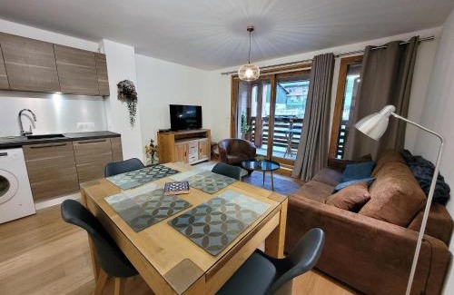 Les Gets Apartamento | Lumineux Studio Cabine 3* au Centre des Gets avec Balcon et Parking - FR-1-598-58