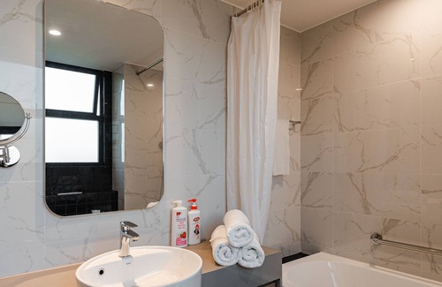 District 1 Apartamento | Luminious 3br in District / FreeWifiPoolGym