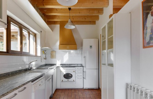 Hecho Chalet De Esquí | Luminosa casa con jardín en Hecho (Pirineos)