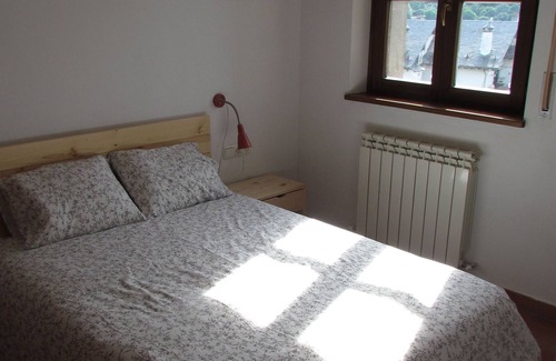 Hecho Chalet De Esquí | Luminosa casa con jardín en Hecho (Pirineos)