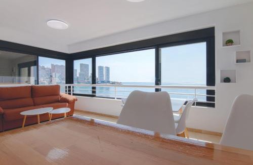 Benidorm Apartamento | Luminoso Apartamento en Primera Línea de Playa