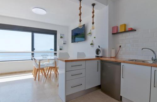 Benidorm Apartamento | Luminoso Apartamento en Primera Línea de Playa