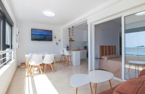 Benidorm Apartamento | Luminoso Apartamento en Primera Línea de Playa