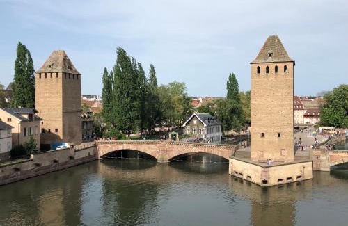 Kehl Apartamento | Luminous apartment in Kehl near Strasbourg, conveniently located next to a tram stop with direct access to Strasbourg city centre
