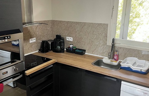 Vitrolles Apartamento | Luminous apartment with view of the lake - Refurbished, close to the airport (sleeps 6)