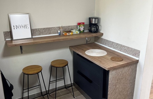Vitrolles Apartamento | Luminous apartment with view of the lake - Refurbished, close to the airport (sleeps 6)