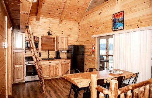 Scio Casa | Luminous Cabin with Hot-Tub, BBQ and Deck in Ohio