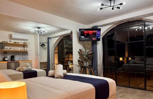 Colonia Campestre Casa | Luminous French Arch Room