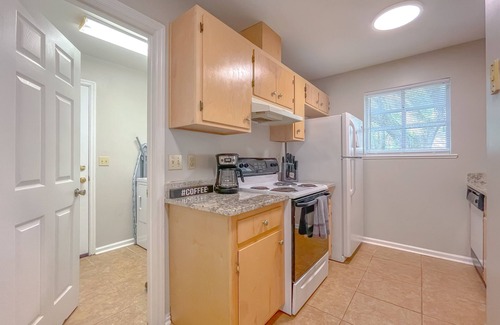 Tallahassee Casa | Reopening - Renovated - The cozy white townhouse!