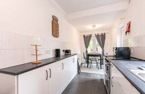 Walsall Casa | Lumley House - Delightful 2BR Terraced House near Birmingham
